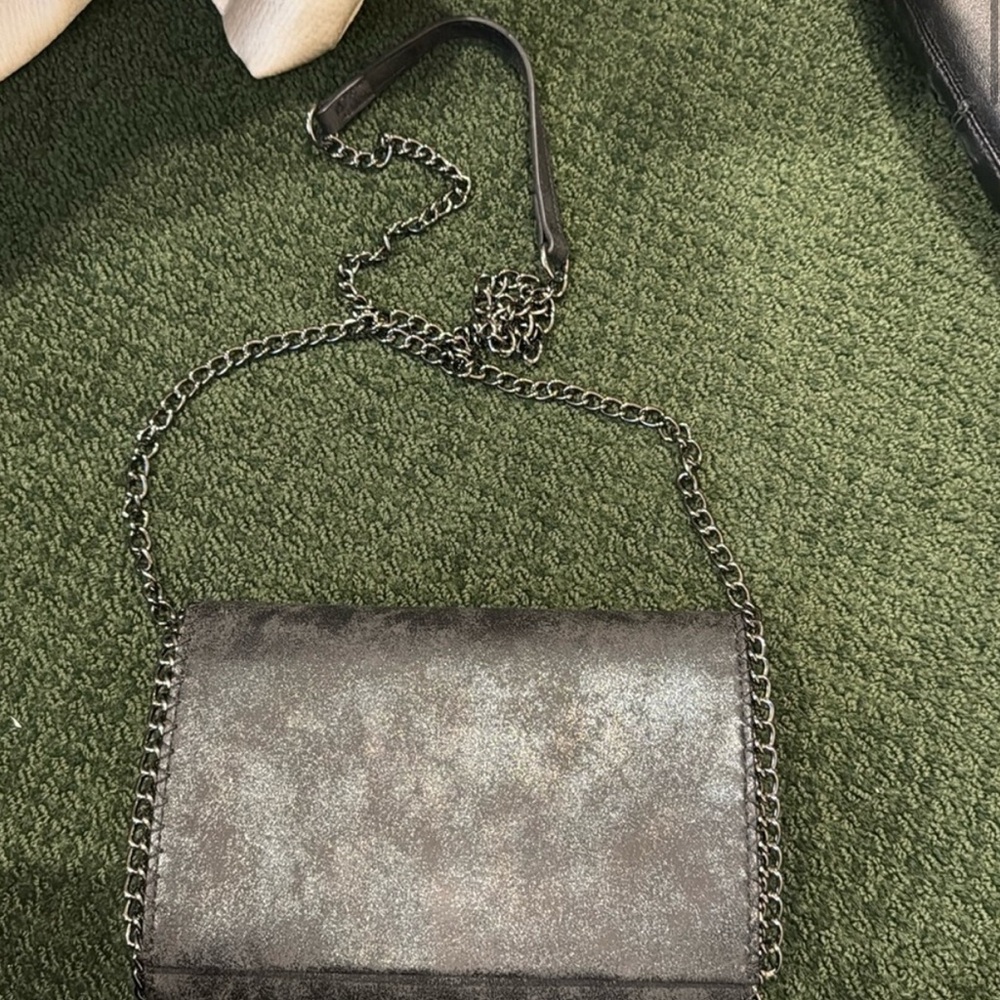 Chelsea 28  crossbody clutch black shimmer metallic removal strap bag - Picture 4 of 13